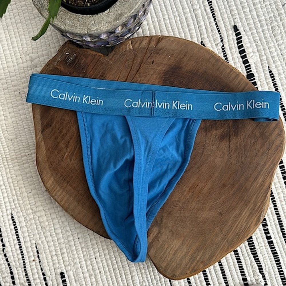 Calvin Klein - Picture 3 of 5